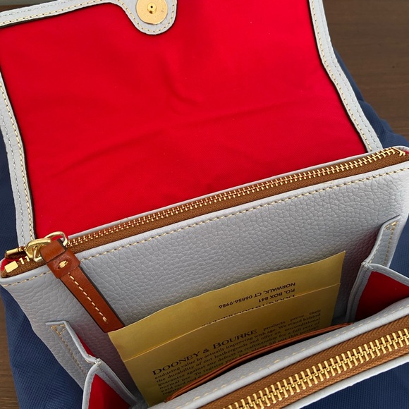 Dooney and Bourke crossbody - Picture 3 of 5